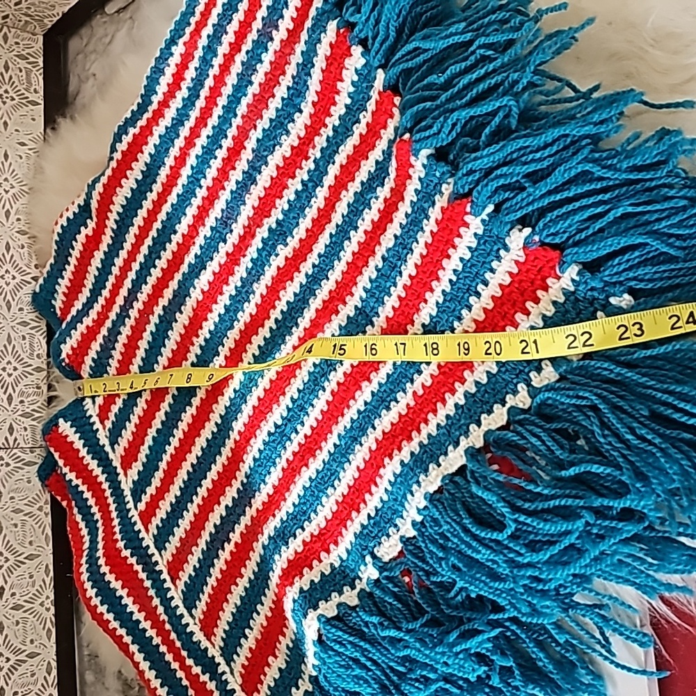 Vintage handmade handcrafted crochet Poncho colorful fringes small - Picture 6 of 11